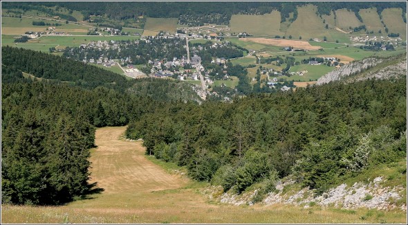 Pistes de ski de Lans en Vercors et le Village - 31 juillet 2010