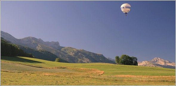 Montgolfière au dessus de Lans en Vercors - 1er Août 2010 - 9h22