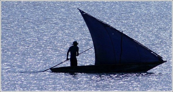 Pêcheur sur la côte de Zanzibar ... 