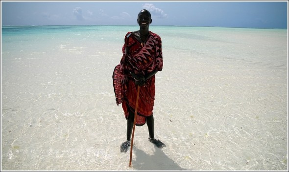 Rencontre avec un Maasaï sur la plage de Zanzibar ... 