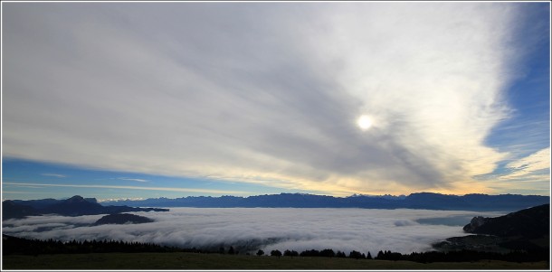 Mer de nuages au-dessus de Grenoble - 1er octobre 2013